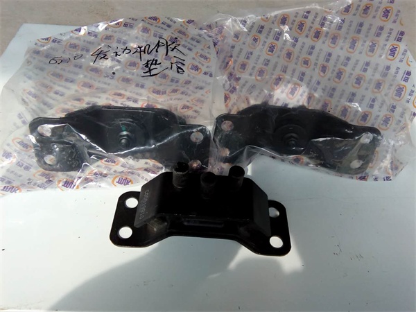 發(fā)動機(jī)腳墊后